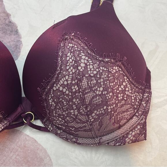 Victoria's Secret Bombshell Plunge Bra 32C - Picture 2 of 13